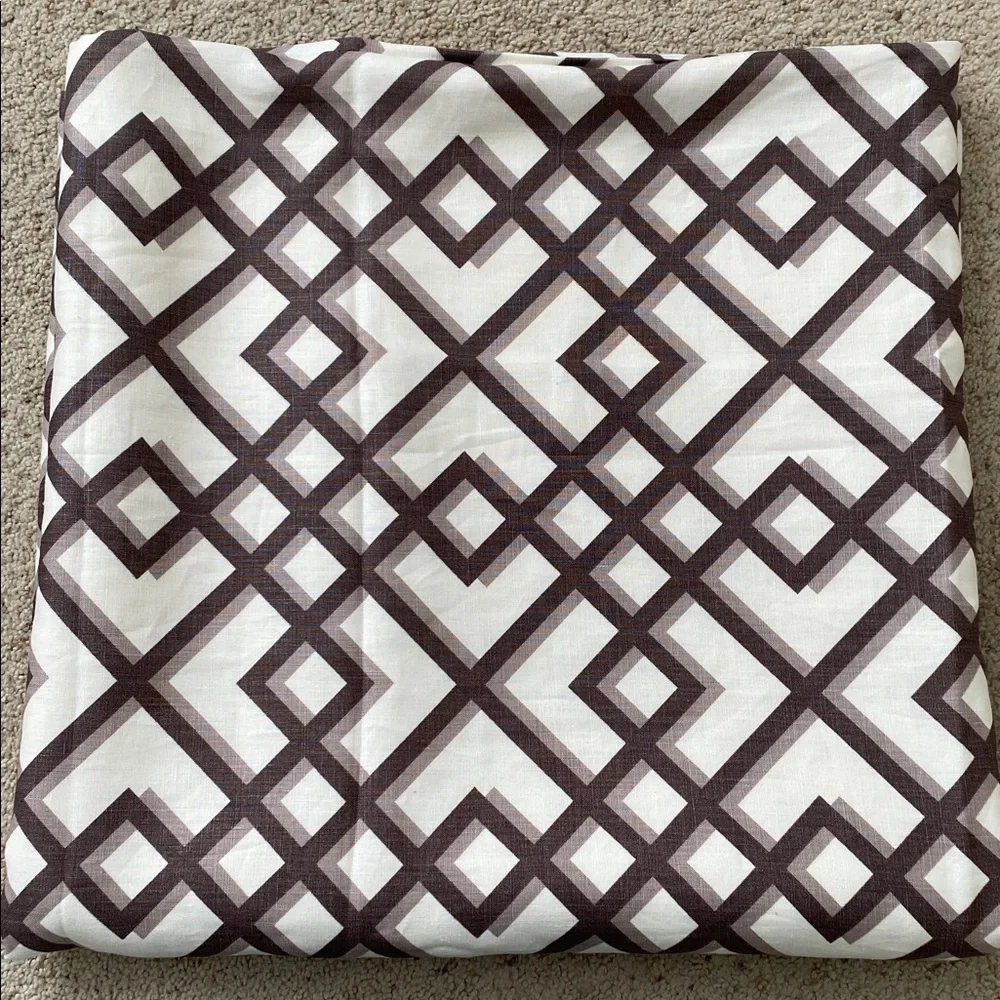 Beautiful Linen Duvet Cover. Queen. 1 King Sham/1 Standard Sham. NWT.